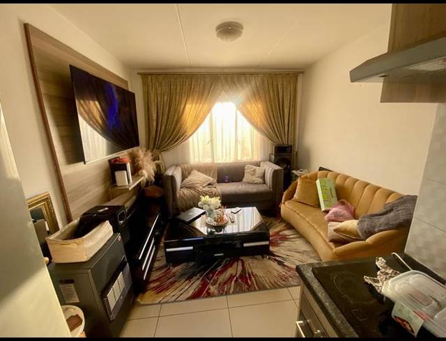 2 BEDROOM PROPERTY TO RENT IN FLEURHOF